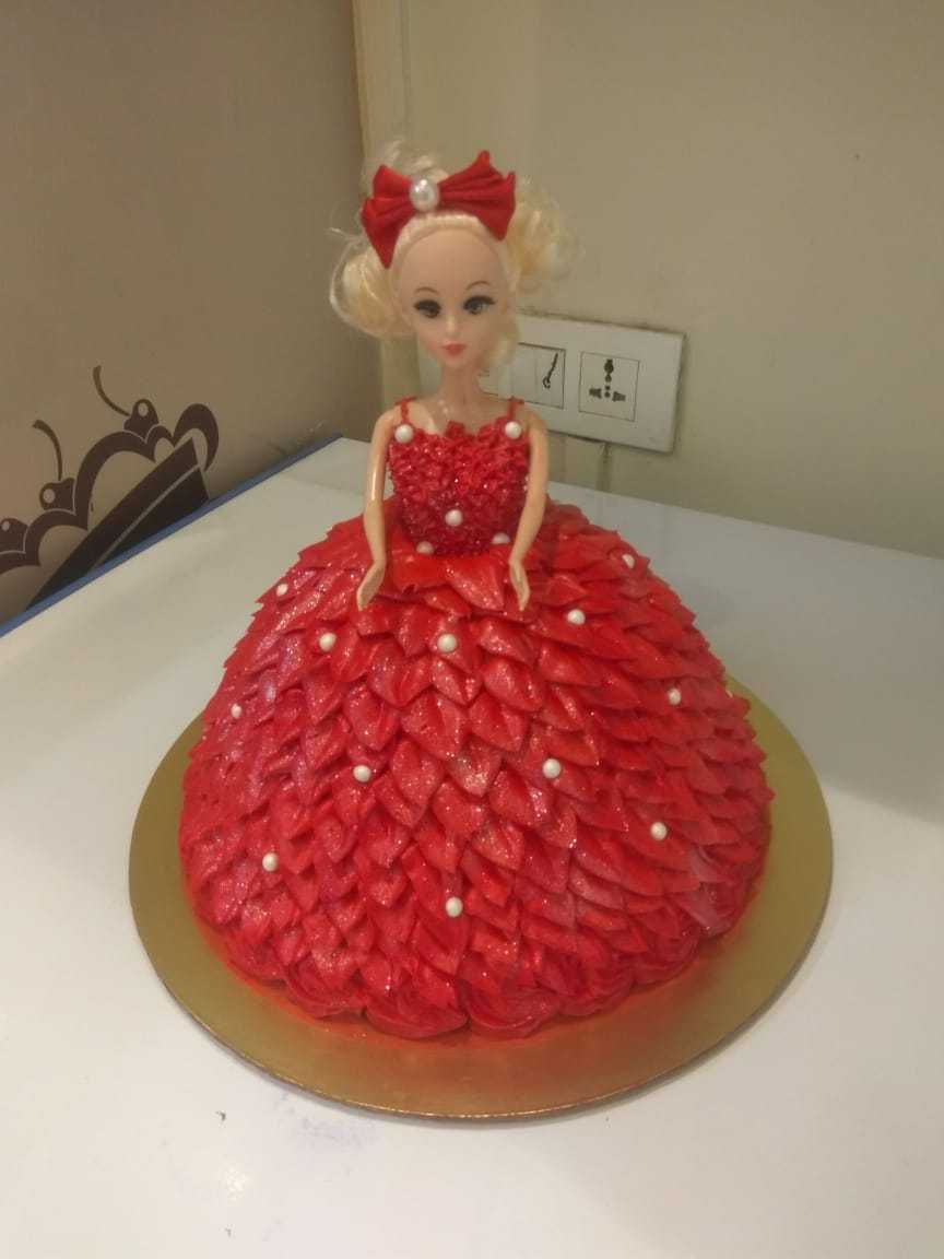 Premium RED N White Velvet Cake